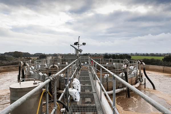 （圖：垃圾滲濾液泡沫現場）
