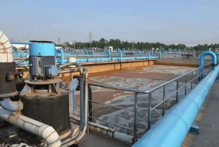 （圖：工業廢水污水廠泡沫）