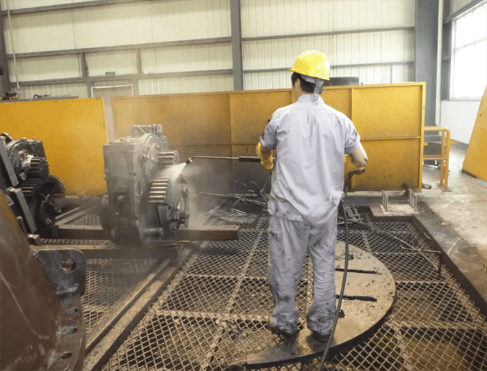 （圖：高壓噴淋清洗現(xiàn)場）