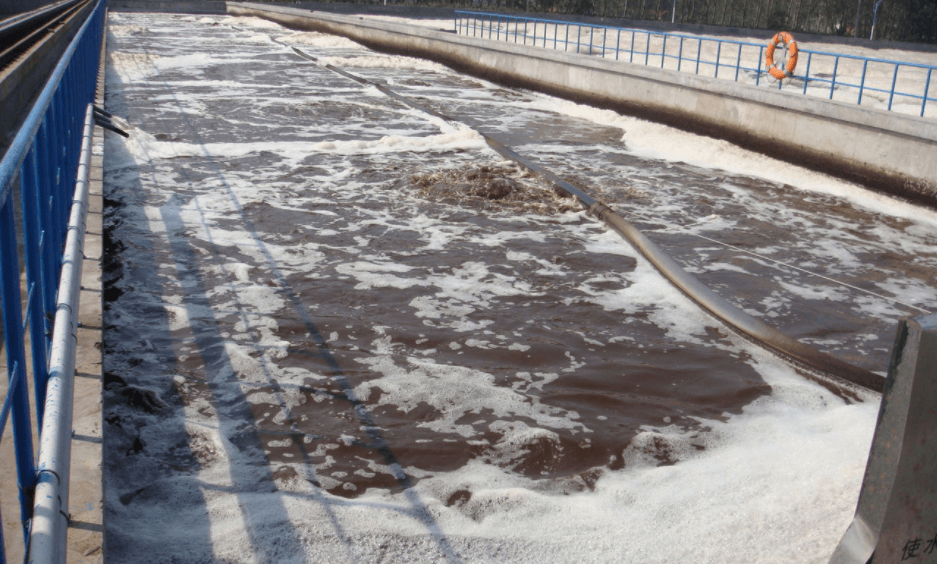 （圖：焦化廠污水廢水起泡現場）