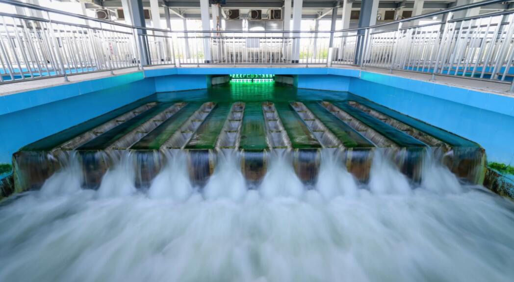 （圖：反滲透水處理系統）