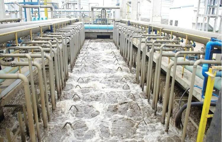 (圖:南輝日化洗滌污水廢水客戶起泡現場)